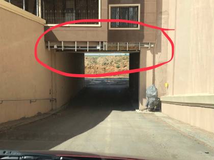 Не доделали облицовку балконов в ЖК Алтын Шар после сдачи в эксплуатацию, улица Е49, дом 4В (правый съезд с пандуса)