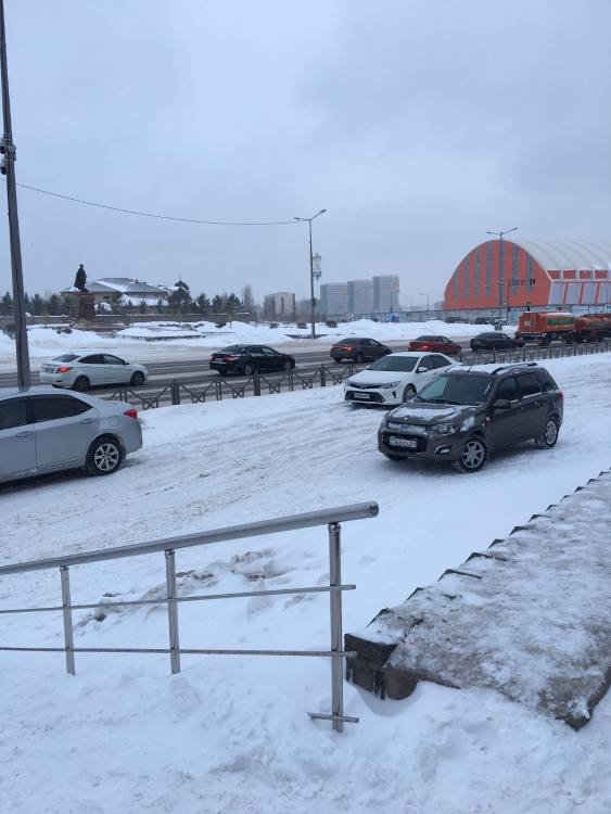 Здравствуйте. Почистите снег на территории парковки. Невозможно заехать, невозможно припаркоаться.

Дорога: Снег и гололед на дороге