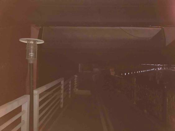 Прямо под мостом не горят фонари где новая велодорожка там же под мостом, исправьте пожалуйста

Парк: Неисправность освещения