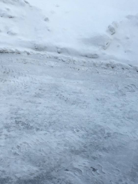 Снег на улице, мешает проехать

Дорога: Снег и гололед на дороге
