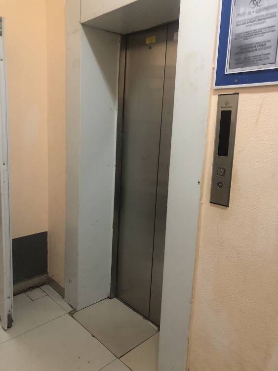 По пр. Кошкарбаева 34 в 11 подъезде сломан лифт, больше месяца не работает. Чинить и не собираются, ссылаясь на карантин.

Подъезд: Сломан лифт