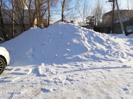 Прошу срочно произвести вывоз снега, собранная гора снега занимается место на парковке, которое является дифицитом в данном месте.

Двор

Другое

Другое