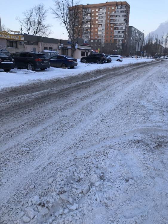 Можете пожалуйста почистить дорогу сзади дома Куйши Дина 31, машины застревают

Дорога: Снег и гололед на дороге