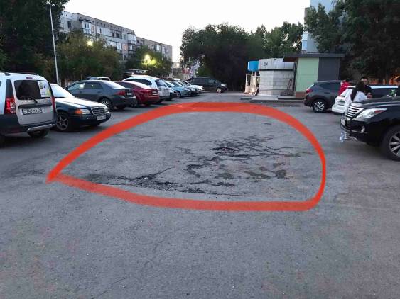Просим заасфальтировать эти ямы на парковке, Таха Хусейна 2/3

Дорога: Ямы / выступы на проезжей части /тротуаре