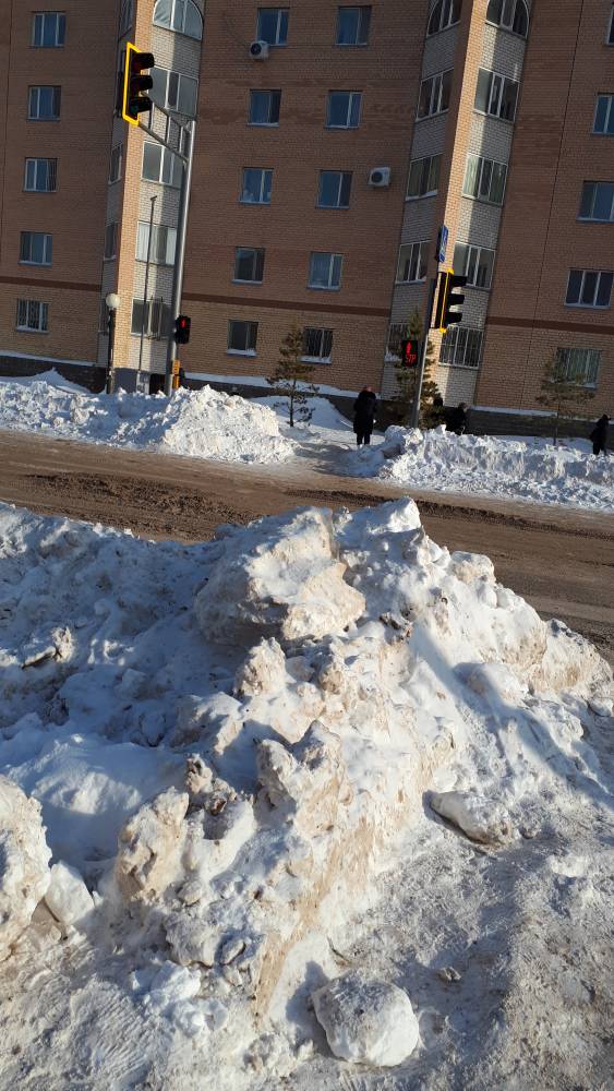 Надо почистить снег по улице Мусрепова от ул Кудайбердиулы до школы 64

Дорога: неубранная проезжая часть