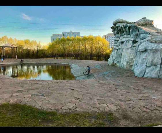 Вчера 30 мая вновь не работал водопад в парке по керей и Жанибек ханов, просим включить его!

Парк: Другая