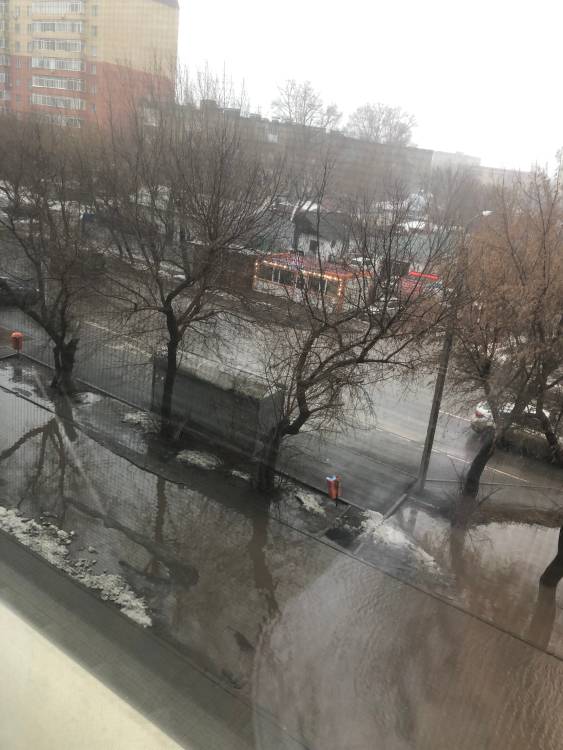 Сембинова 7 затопило перед домом талая вода.Прошу принять срочные меры.