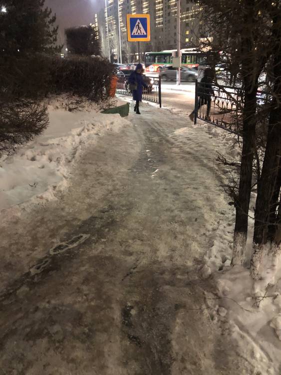 Гололёд на тротуарах

Дорога: Снег и гололед на дороге