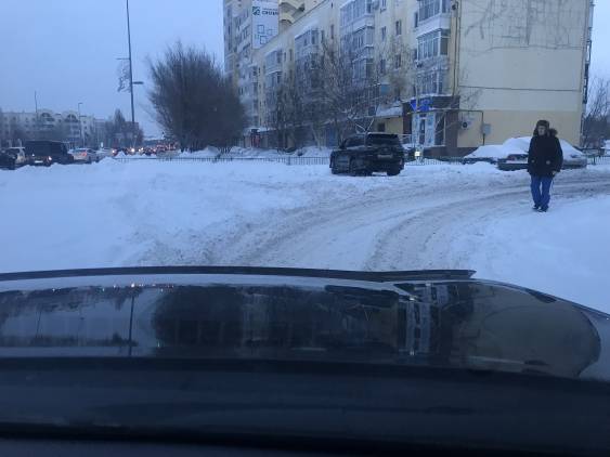 Добрый день! Просим убрать снег во дворе по адресу ул.Ташенова 12 и на дорогах ведущих к этому дому. Дорога ведущая до светофора рядом с домом #8 и от светофора. Утопаешь колесами машины и коляски в снегу.