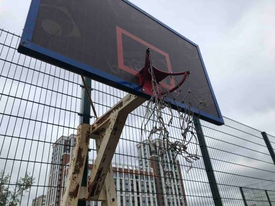Сломаны 3 баскетбольных кольца в ботаническом парке на двух площадках 1 с улицы Бухар жырау и 2 с улицы Орынбор. Прошу исправить

Парк: Другая