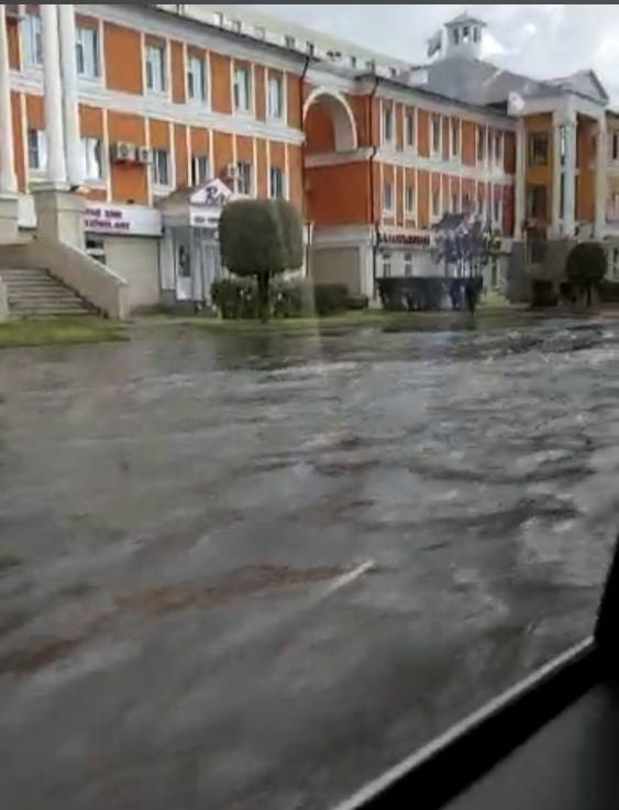 ливневые воды затопили дорогу иманова!!!
