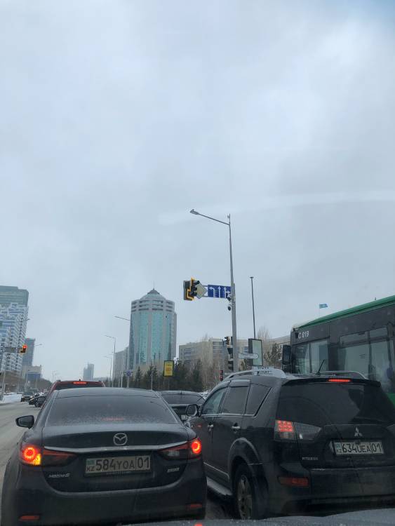 На пересечении Туркестан Кунаева светофор развернуло

Дорога: Неисправный светофор