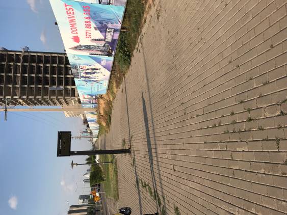Отсутвует автобусная остановке по улице Туран. Ориентир: Напротив спортивного комплекса Барыс Арена. Также напротив остановки строится жилой комплекс Sezim Qala