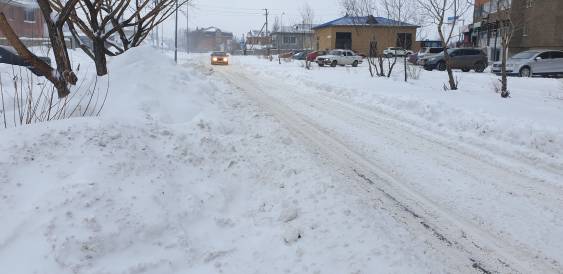 Здравствуйте. Уже писала Вам. Расчистить улицу по ул.А
Турлыбаева за ЖК Тамыз. Фото сделаны до бурана. Там сейчас намного хуже. Невозможно на машине проехать.

Дорога: снег и гололед на дороге