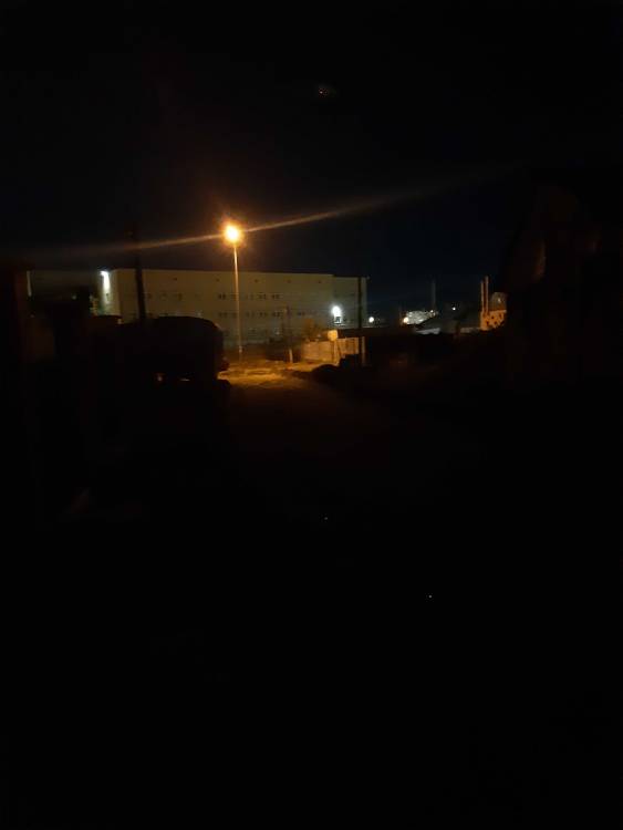 По улице Аспарасзади61 школы  уличное освещение горит только  в начале, просим устранить не поладку

Город