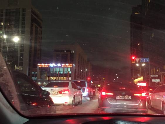 Рассмотрите возможность дополнительного светофора на лево. С ул. Туркестан на улицу Сыганак, большой поток машин, постоянные пробки.

Дорога: Другая