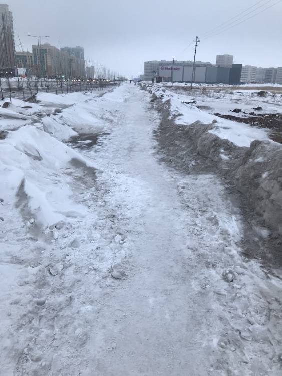 Не убран тротуар от снега

Дорога: Снег и гололед на дороге