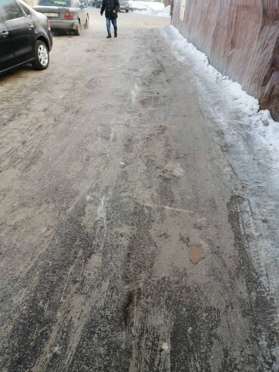 Вход со стороны ул. Алматинской. Лёд, невозможно не пройти не проехать.

Другое