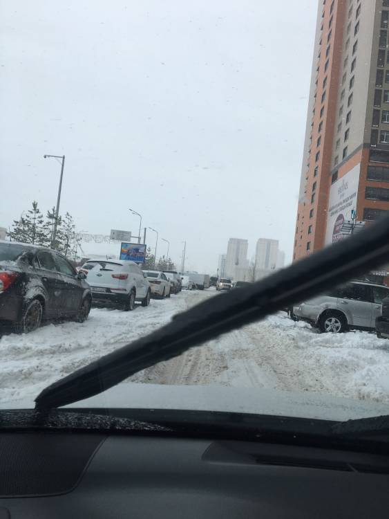Очистите пожалуйста дорогу от снега. Припарковаться на легковой машине просто невозможно.

Дорога: Снег и гололед на дороге